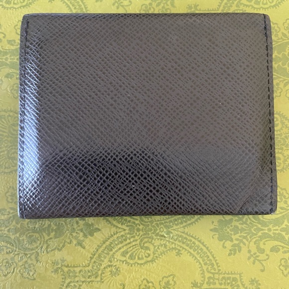 Authentic Louis Vuitton bifold card case - Picture 5 of 5